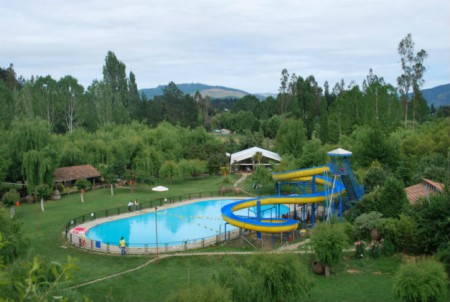 Piscina Familiar con Tobogan